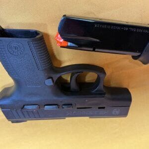 TAURUS PT 140 PRO. SEMI AUTOMATIC PISTOL. 40 SMITH & WESSON.